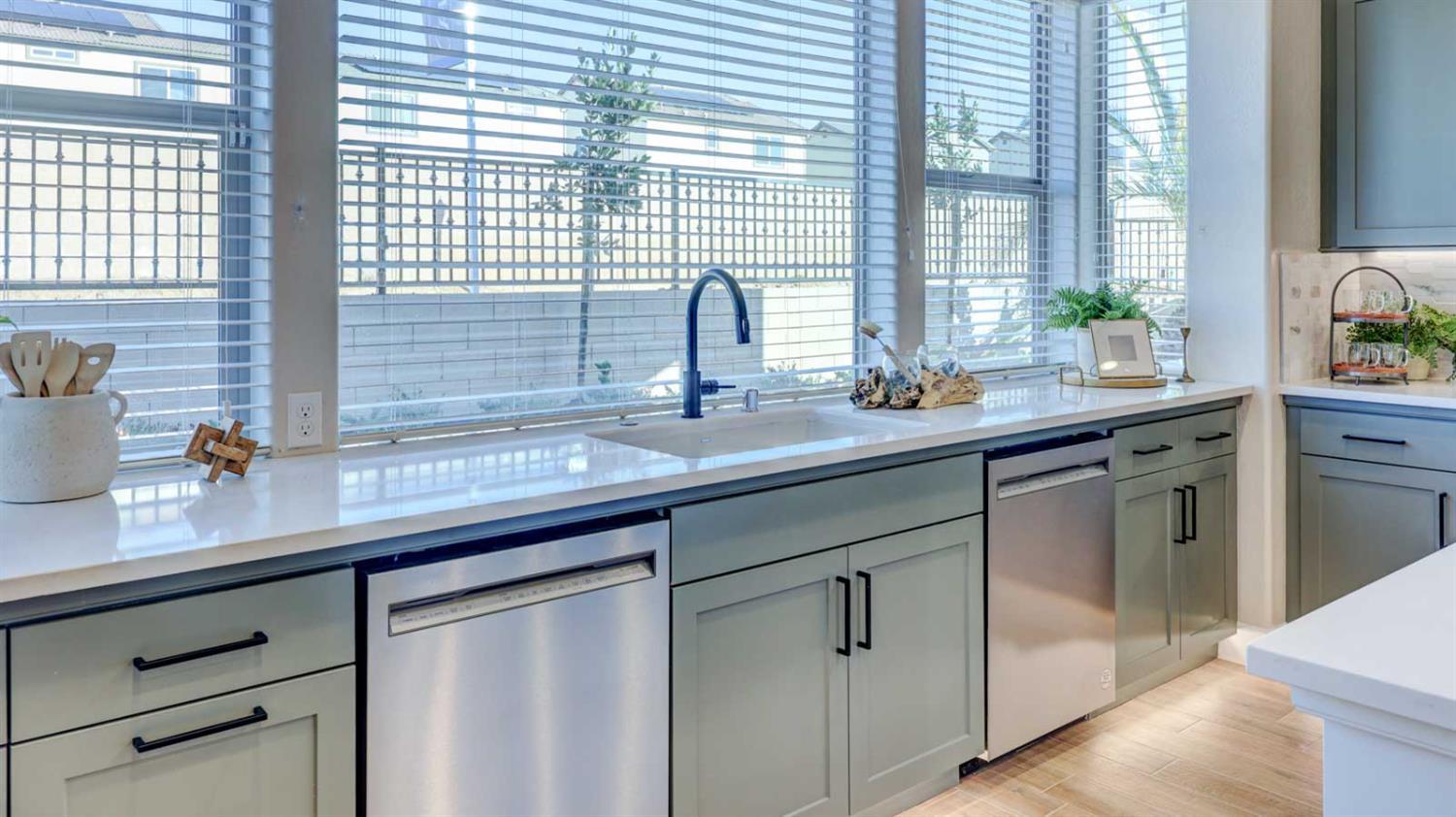 11206 N Via Ravenna Dr, Fresno, CA 93730