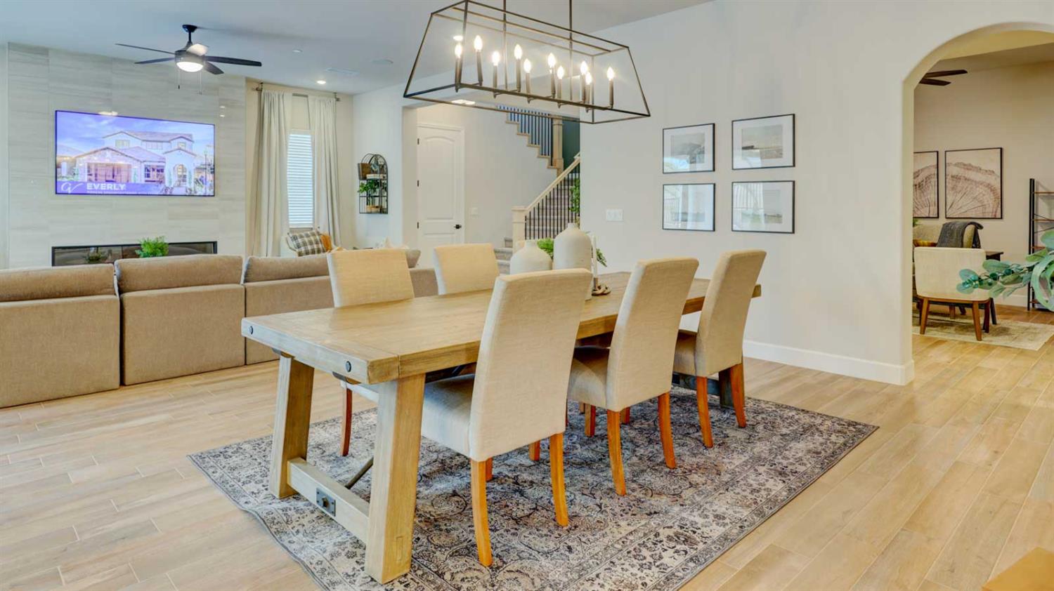 11206 N Via Ravenna Dr, Fresno, CA 93730