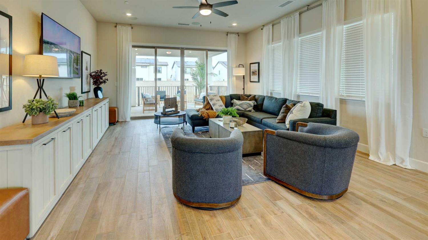 11206 N Via Ravenna Dr, Fresno, CA 93730