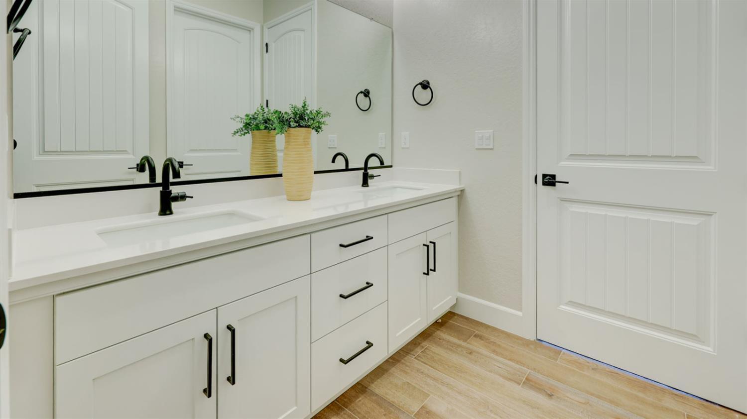 11206 N Via Ravenna Dr, Fresno, CA 93730