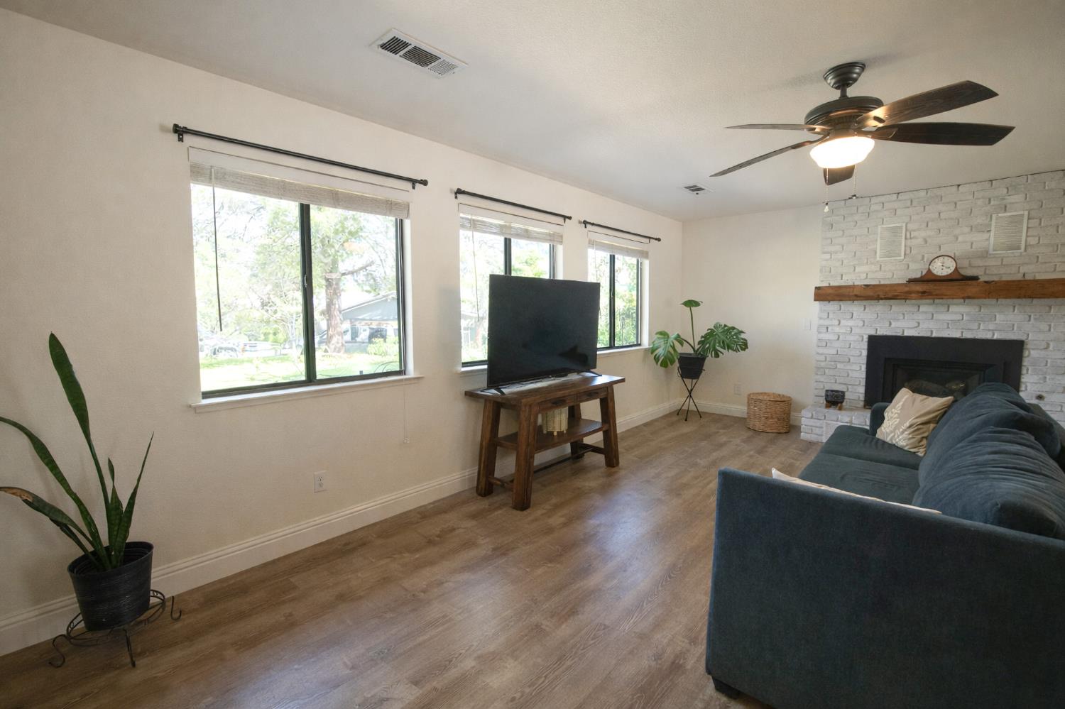 30451 Horseshoe Dr, Coarsegold, CA 93614