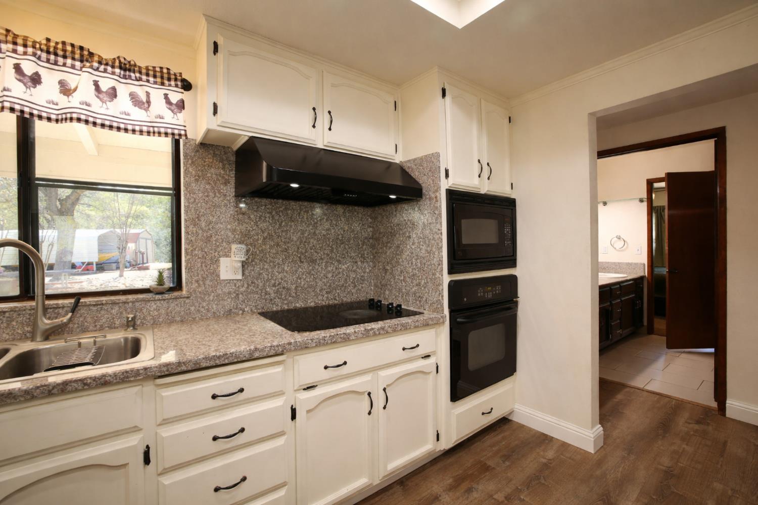 30451 Horseshoe Dr, Coarsegold, CA 93614