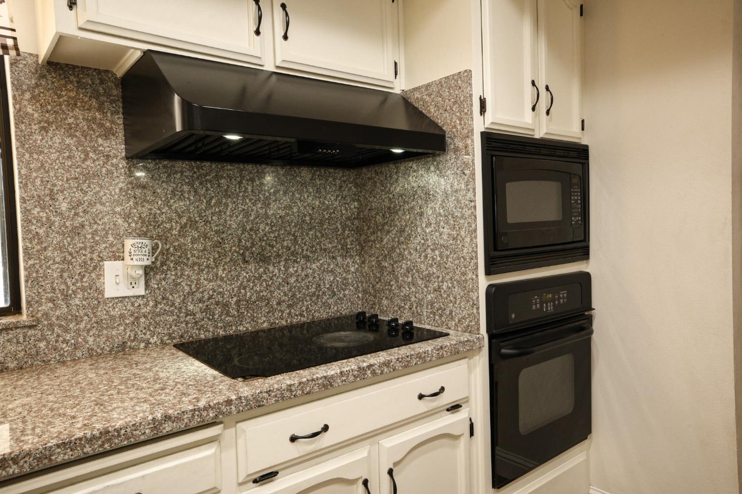 30451 Horseshoe Dr, Coarsegold, CA 93614