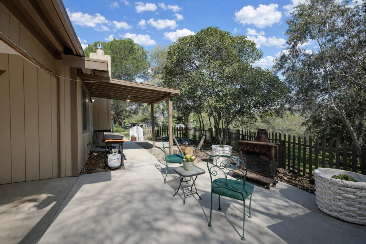 30451 Horseshoe Dr, Coarsegold, CA 93614