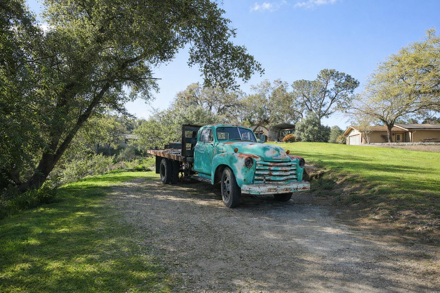 30451 Horseshoe Dr, Coarsegold, CA 93614