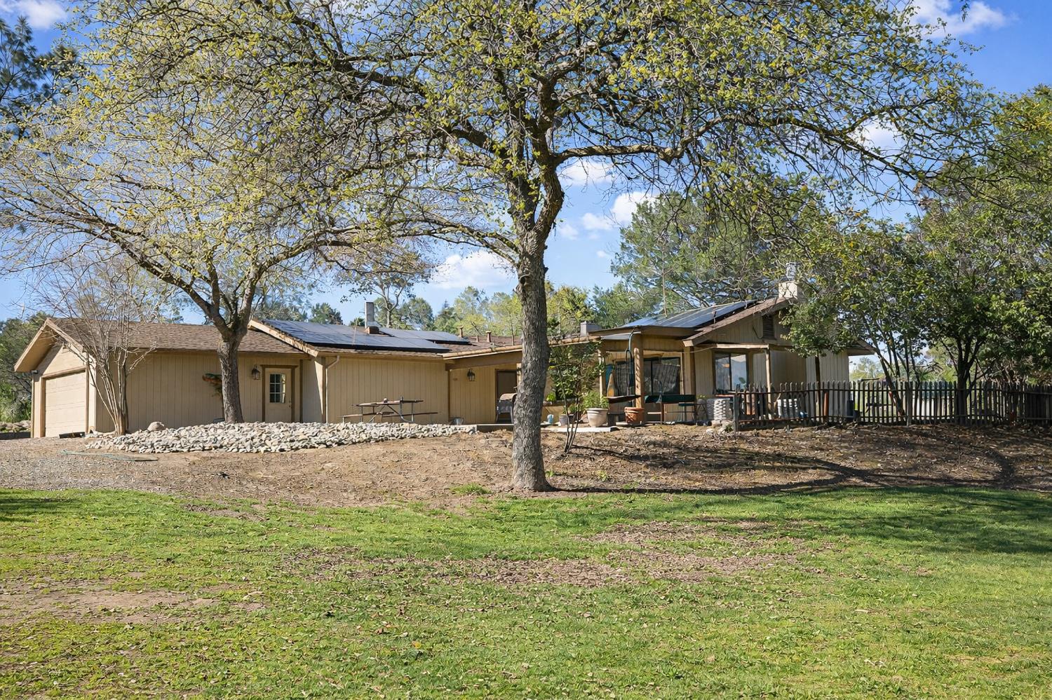 30451 Horseshoe Dr, Coarsegold, CA 93614