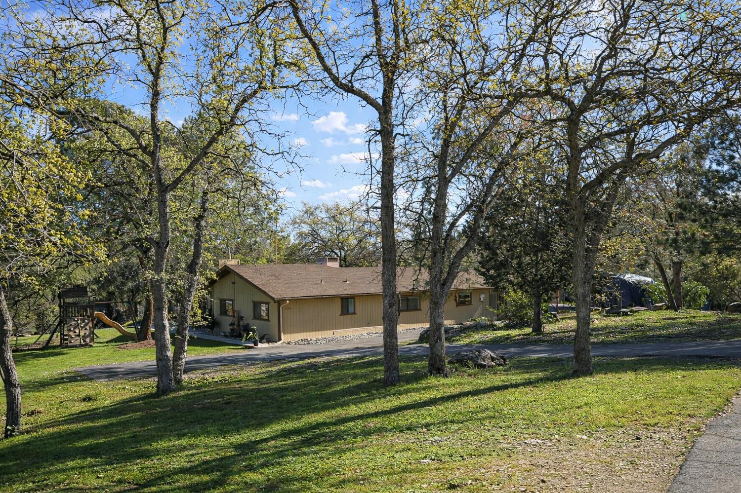30451 Horseshoe Dr, Coarsegold, CA 93614