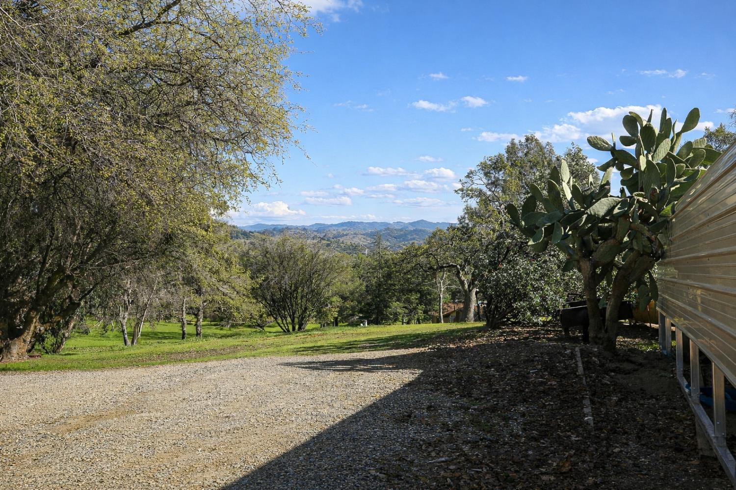 30451 Horseshoe Dr, Coarsegold, CA 93614