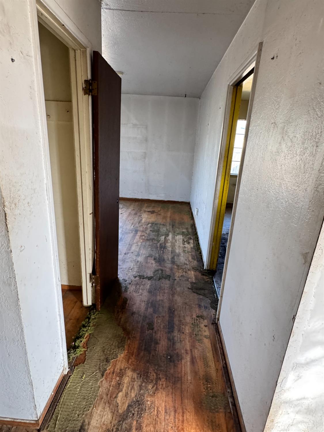 5703 E Hampton Way, Fresno, CA 93727