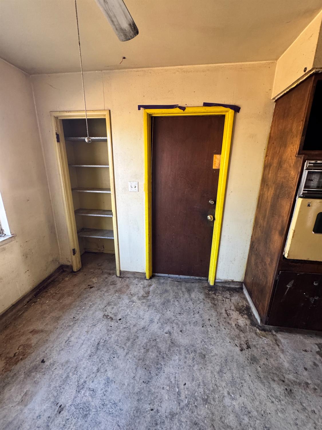 5703 E Hampton Way, Fresno, CA 93727