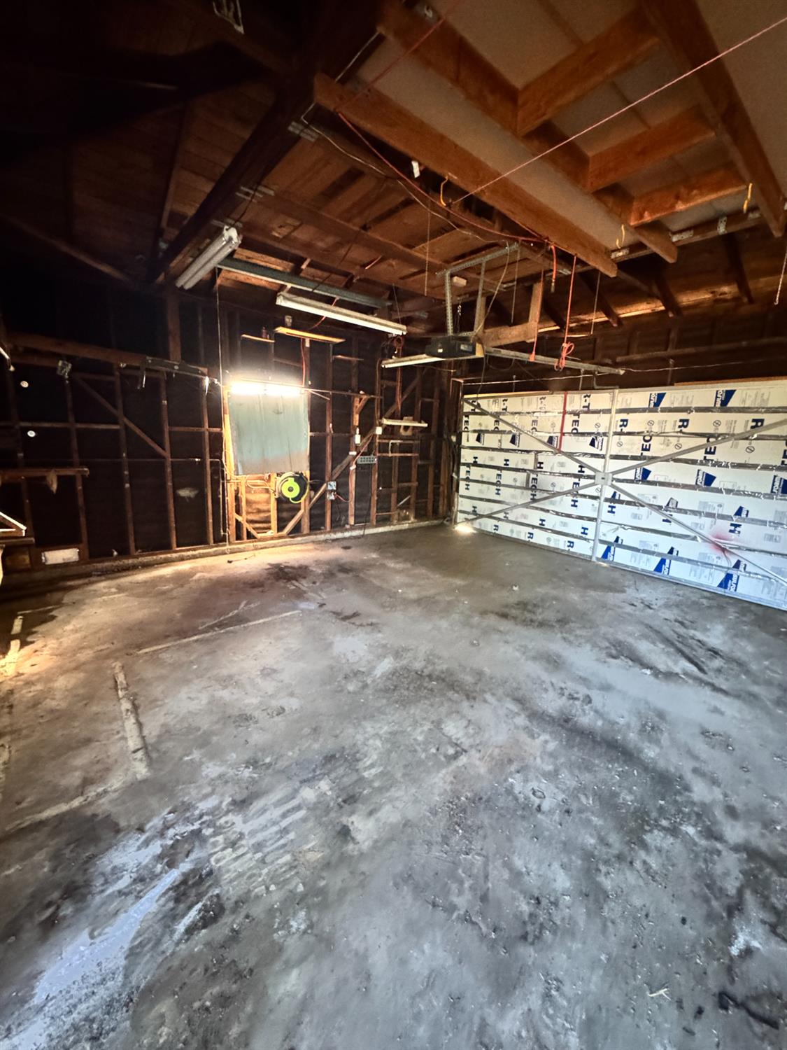 5703 E Hampton Way, Fresno, CA 93727