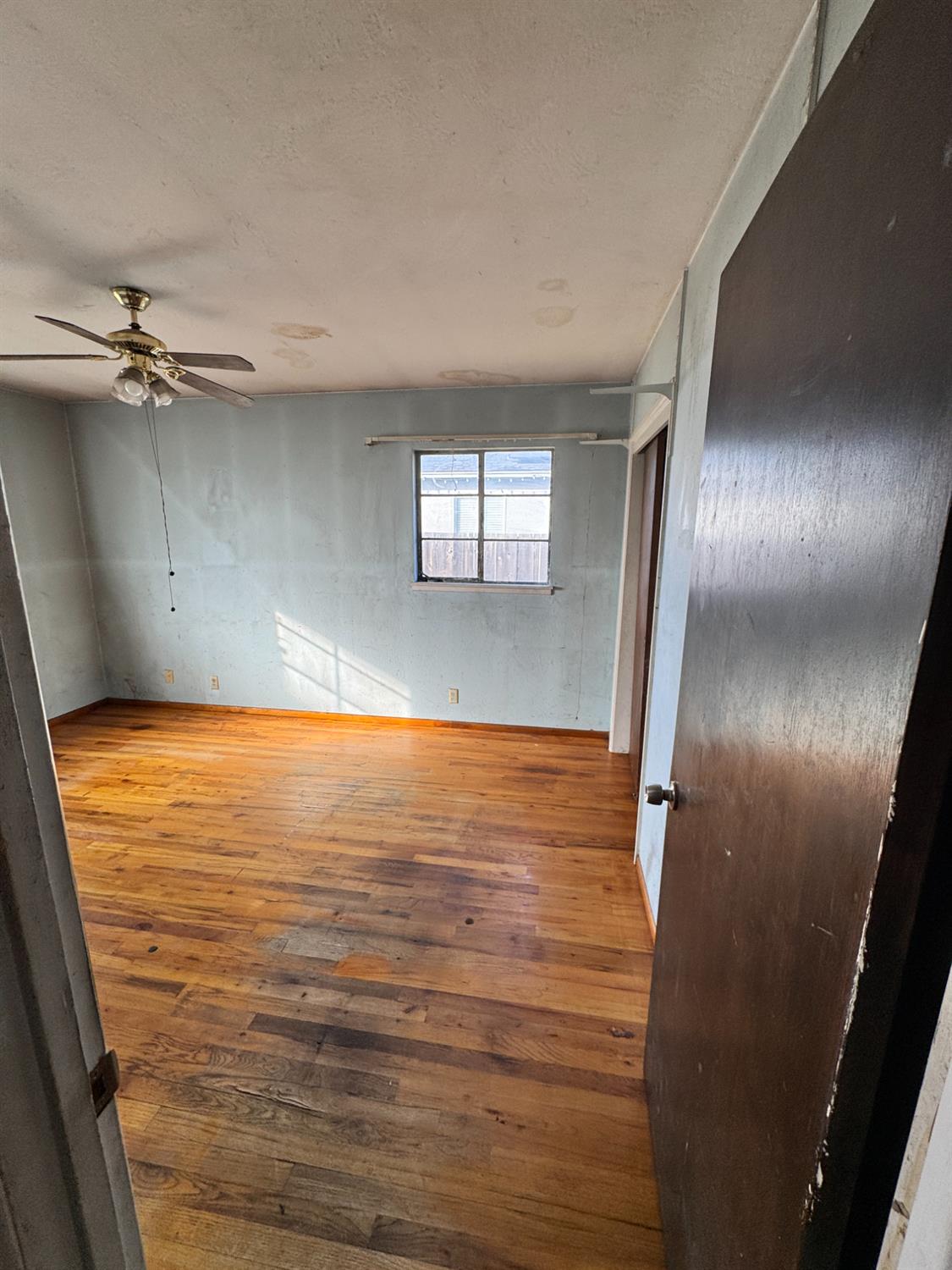 5703 E Hampton Way, Fresno, CA 93727