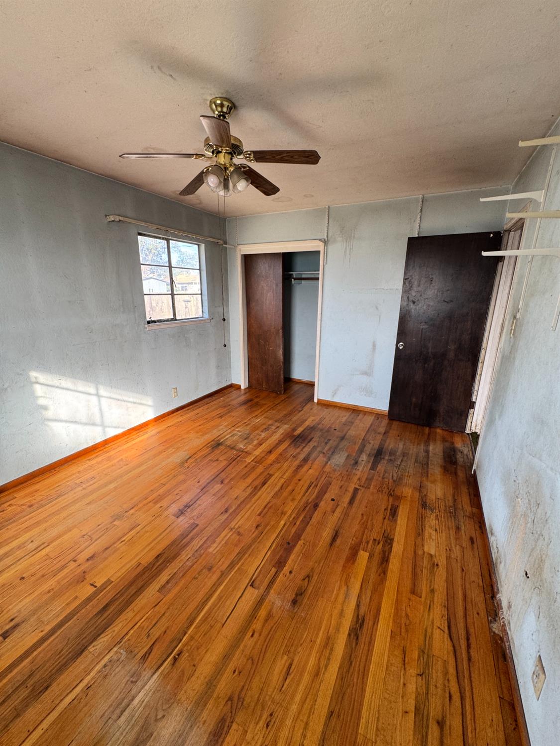 5703 E Hampton Way, Fresno, CA 93727