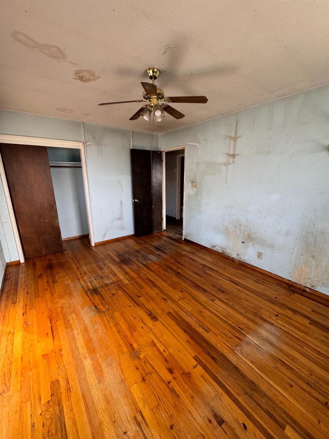 5703 E Hampton Way, Fresno, CA 93727