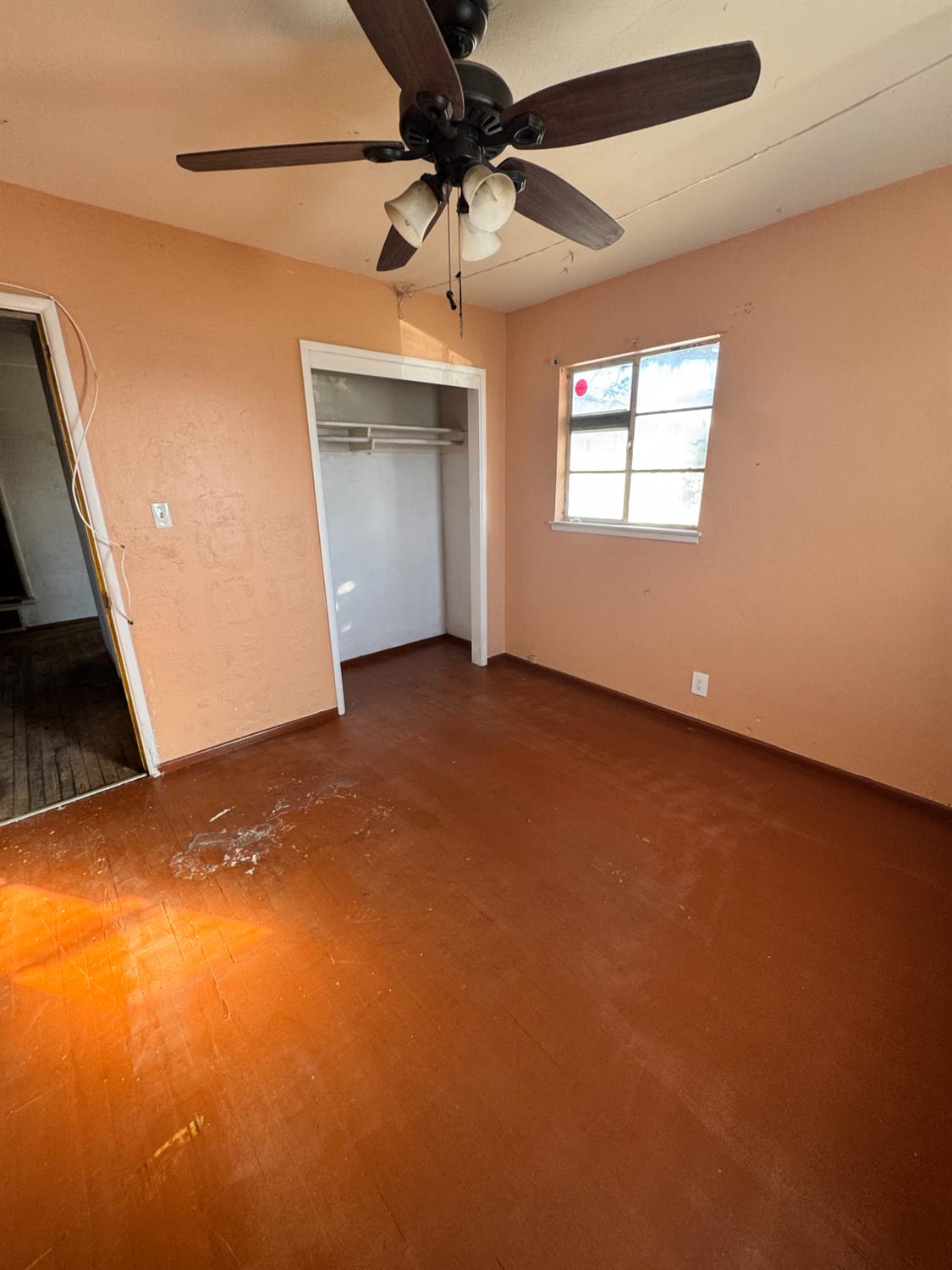 5703 E Hampton Way, Fresno, CA 93727