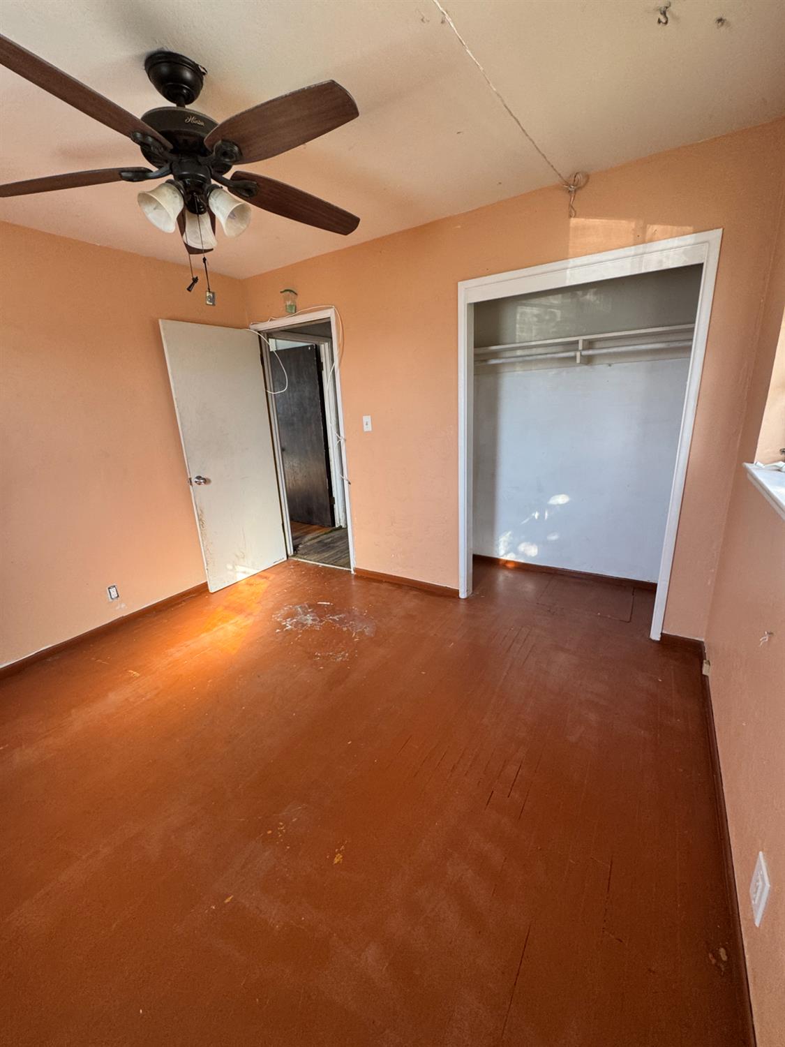 5703 E Hampton Way, Fresno, CA 93727