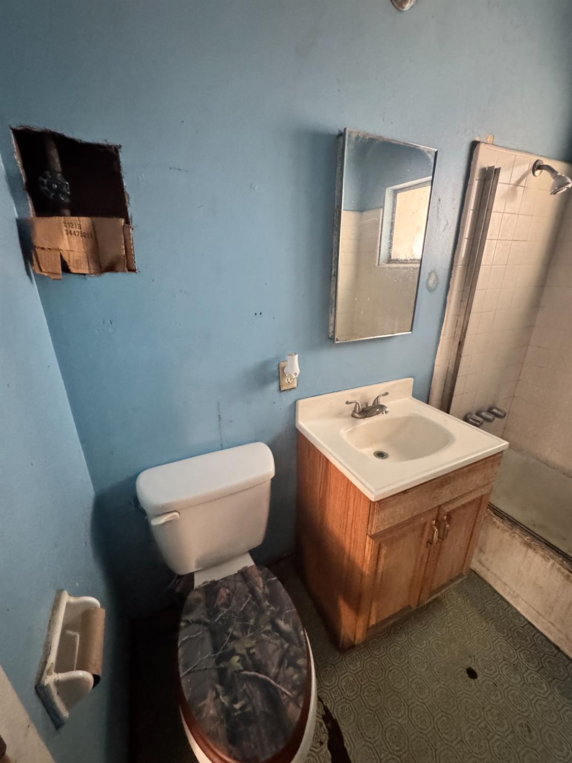 5703 E Hampton Way, Fresno, CA 93727