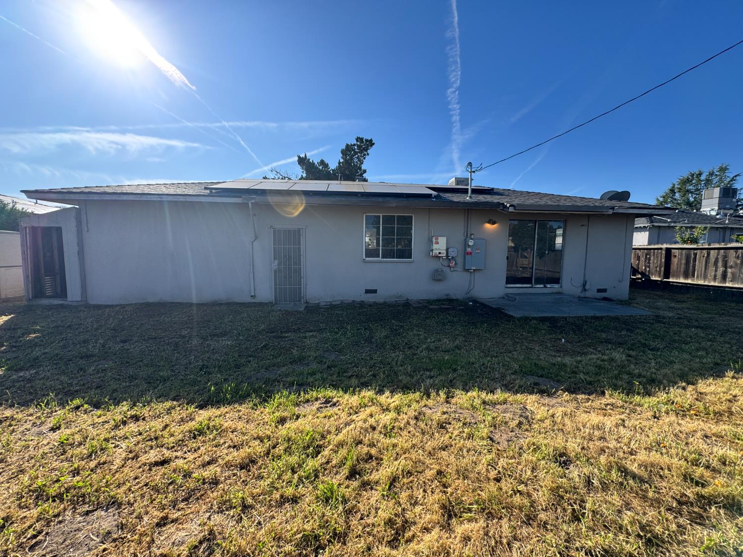 5703 E Hampton Way, Fresno, CA 93727