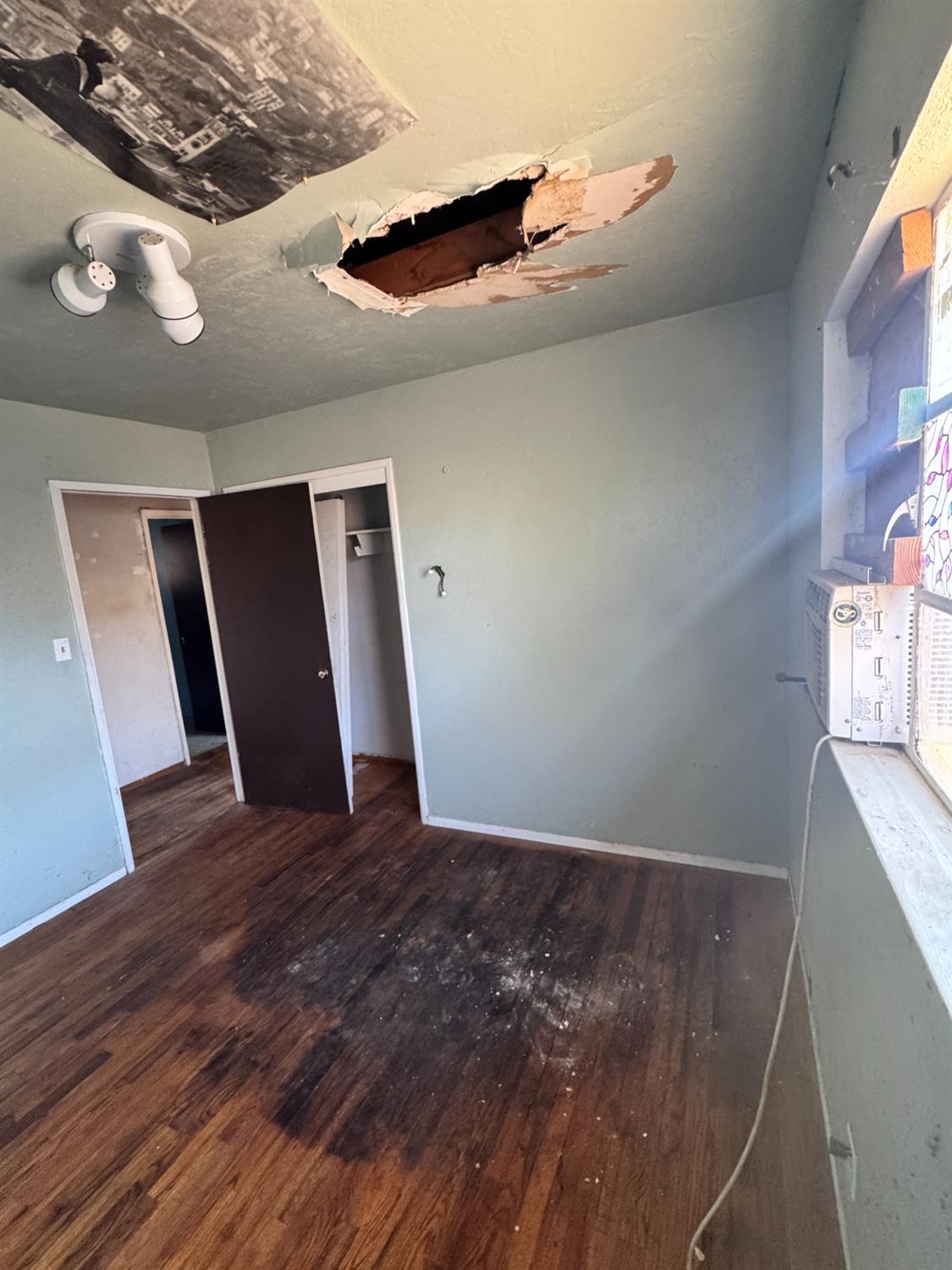 5703 E Hampton Way, Fresno, CA 93727