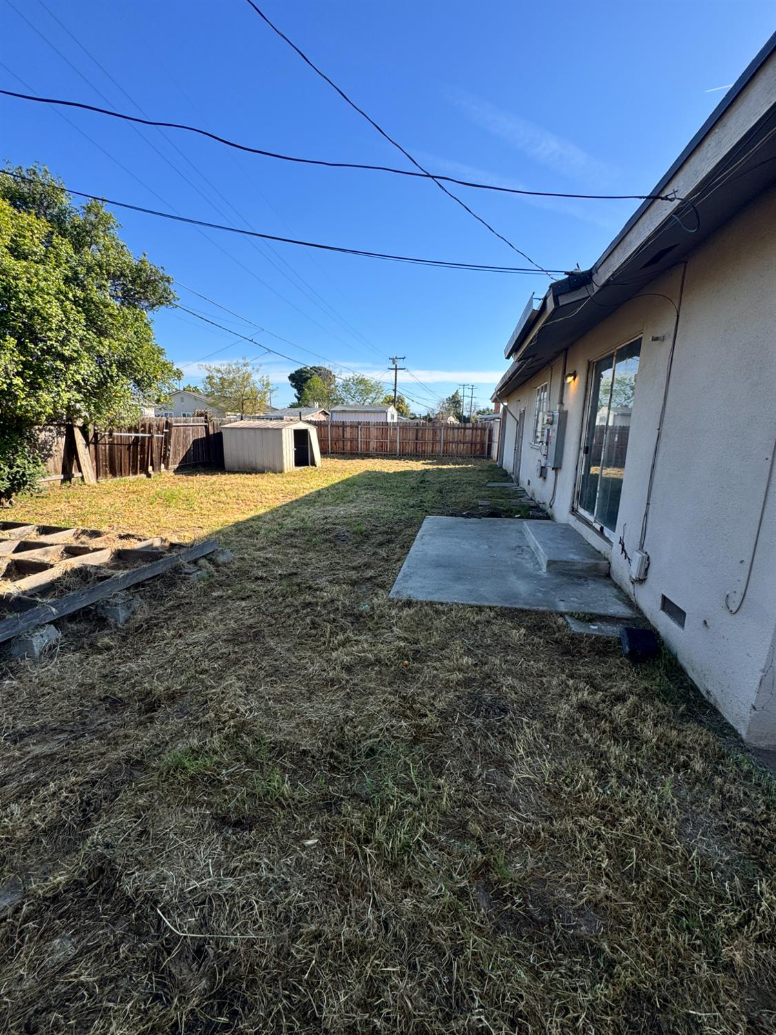 5703 E Hampton Way, Fresno, CA 93727