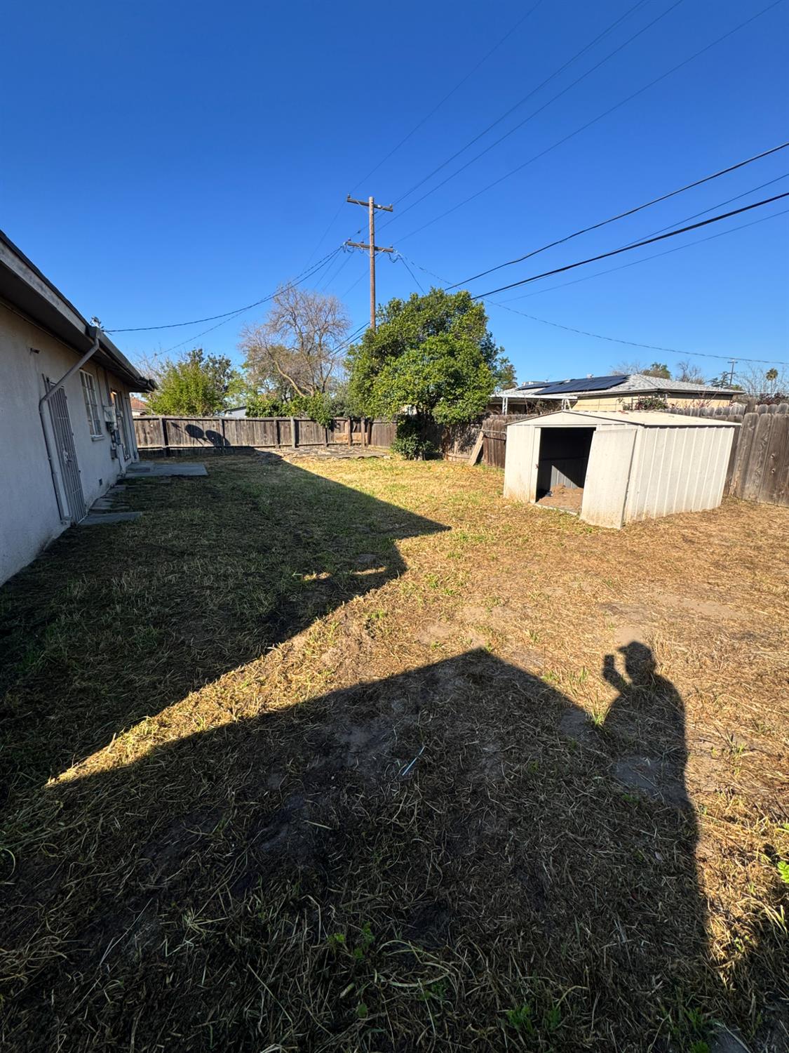 5703 E Hampton Way, Fresno, CA 93727