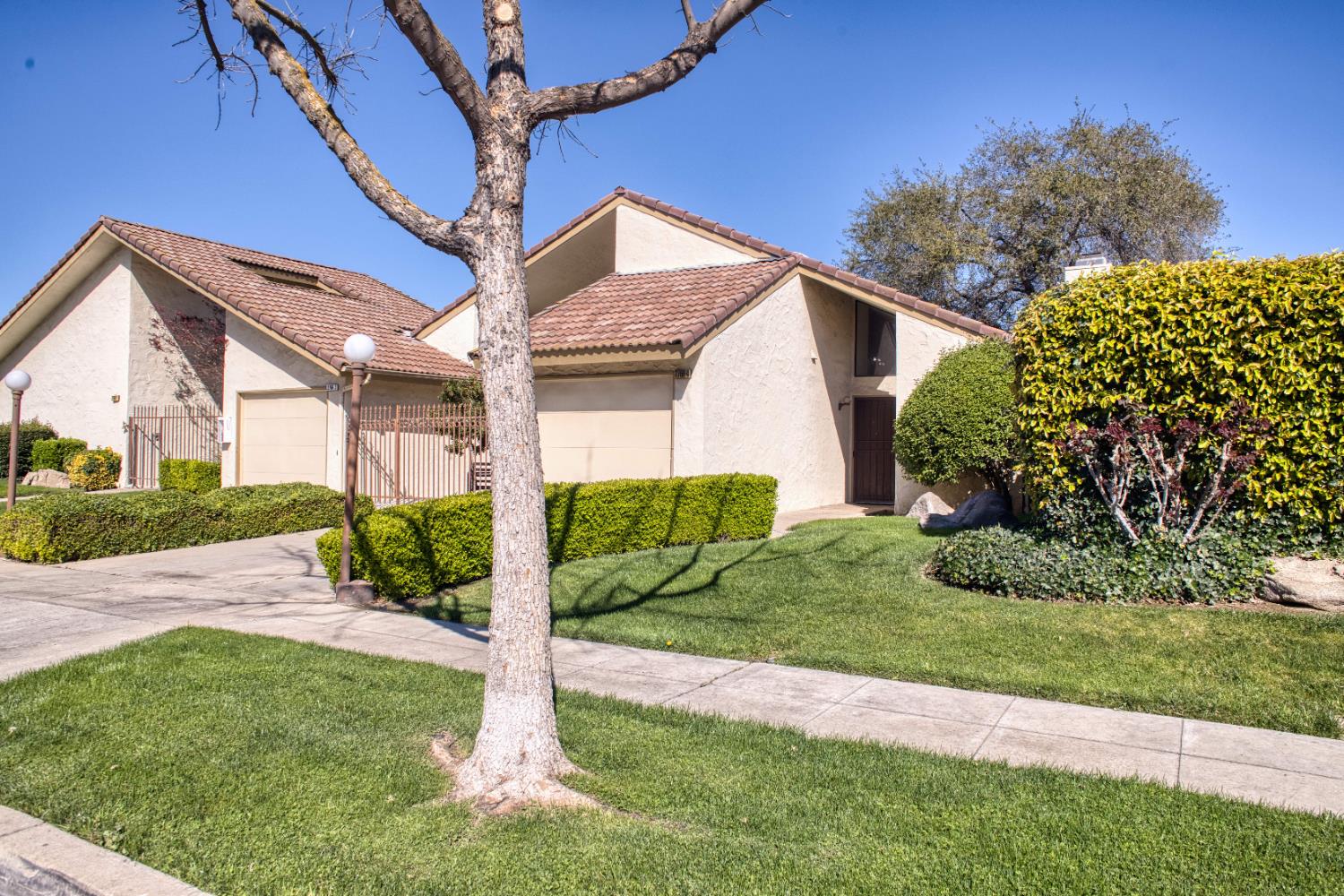 2766 W Celeste Ave #4, Fresno, CA 93711