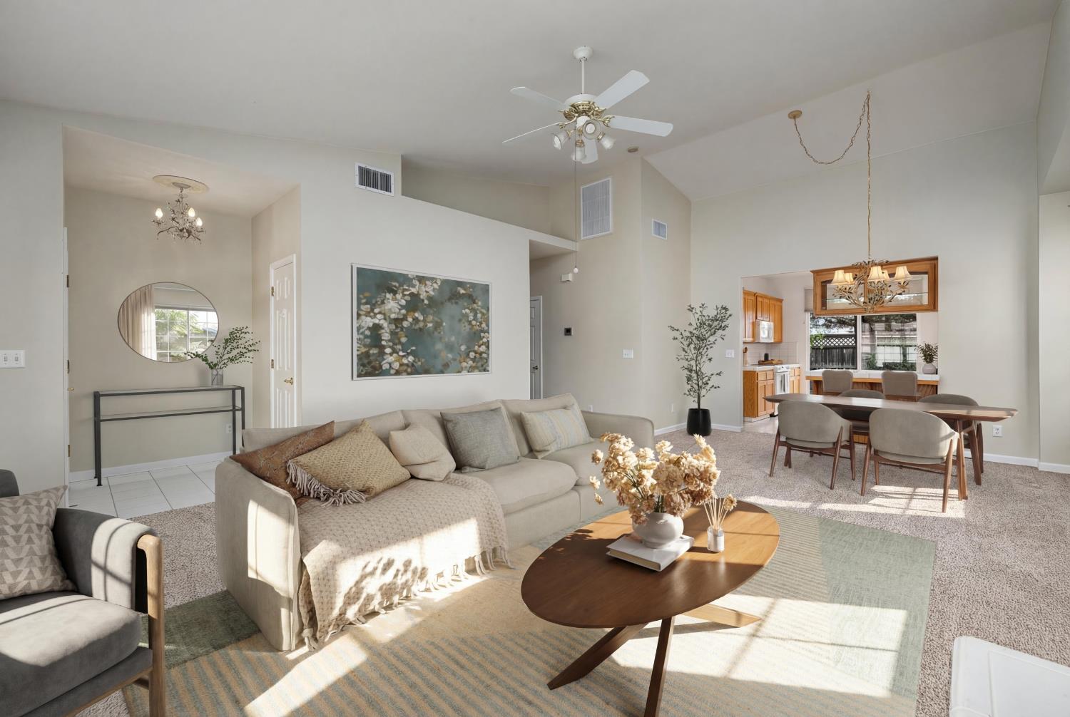 346 Village Dr, Dinuba, CA 93618