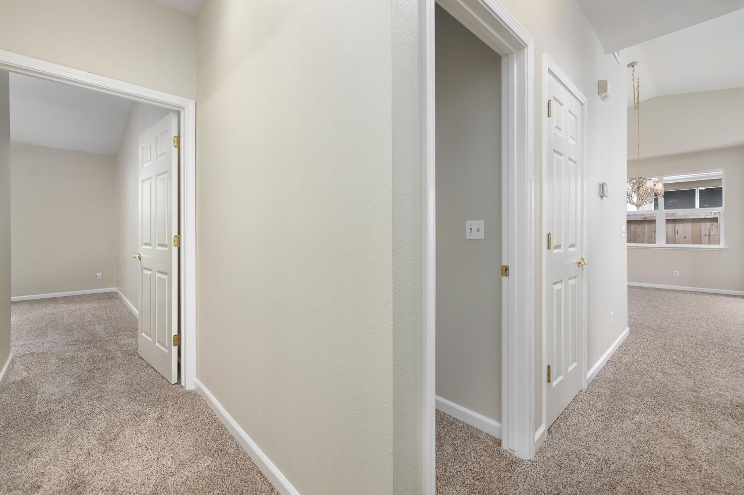 346 Village Dr, Dinuba, CA 93618