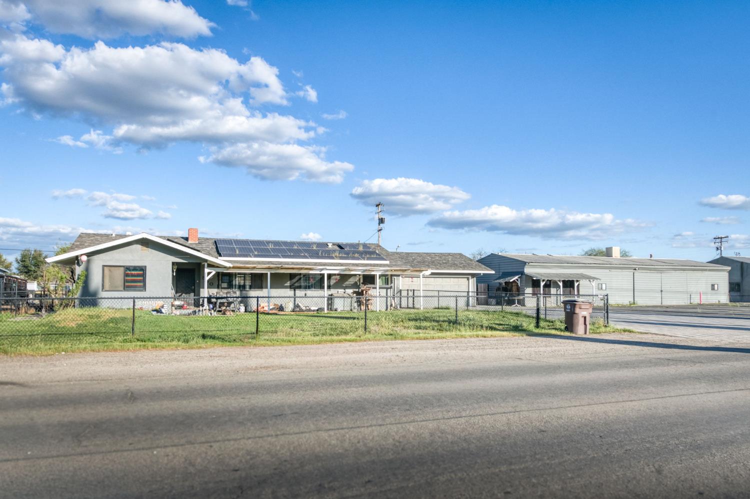 560 10Th Ave, Kingsburg, CA 93631