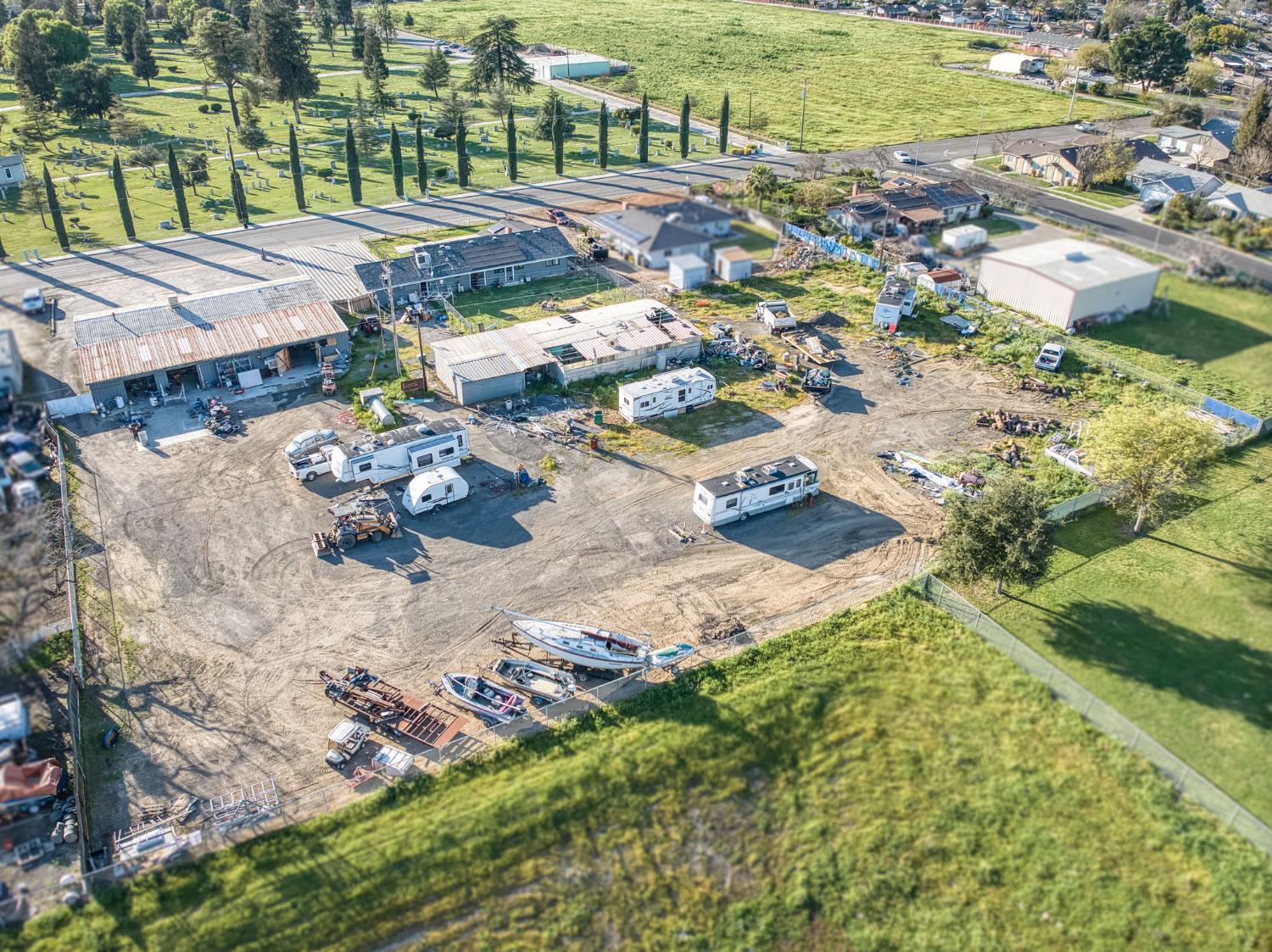 560 10Th Ave, Kingsburg, CA 93631