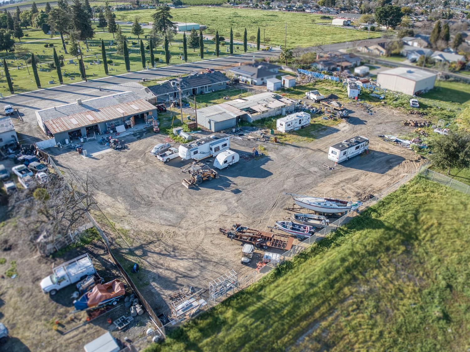 560 10Th Ave, Kingsburg, CA 93631