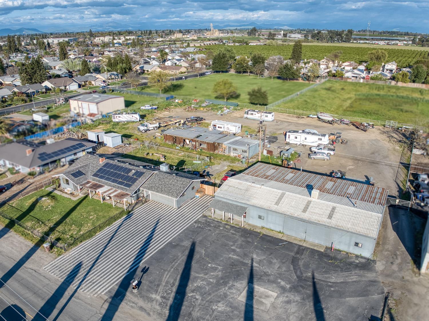 560 10Th Ave, Kingsburg, CA 93631