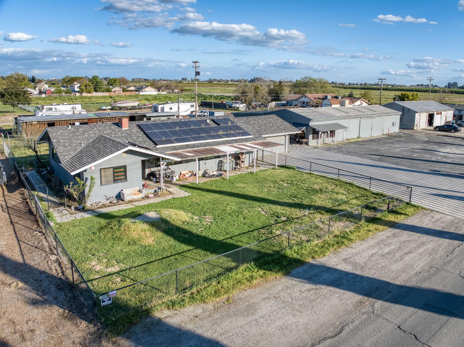 560 10Th Ave, Kingsburg, CA 93631