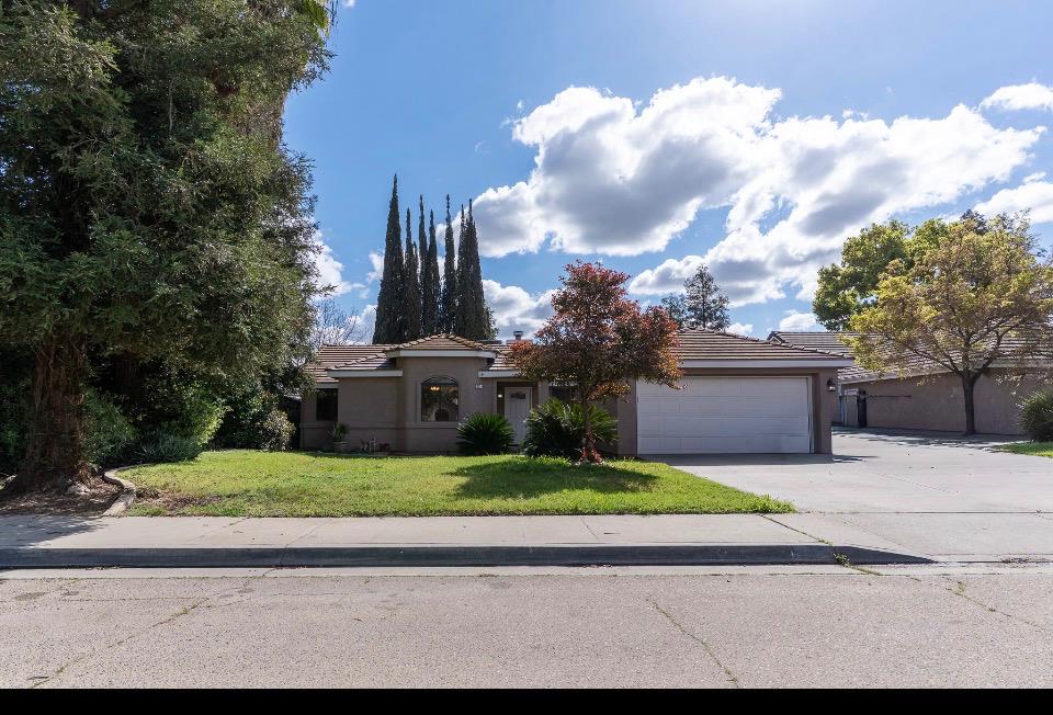 2019 Oak St, Selma, CA 93662