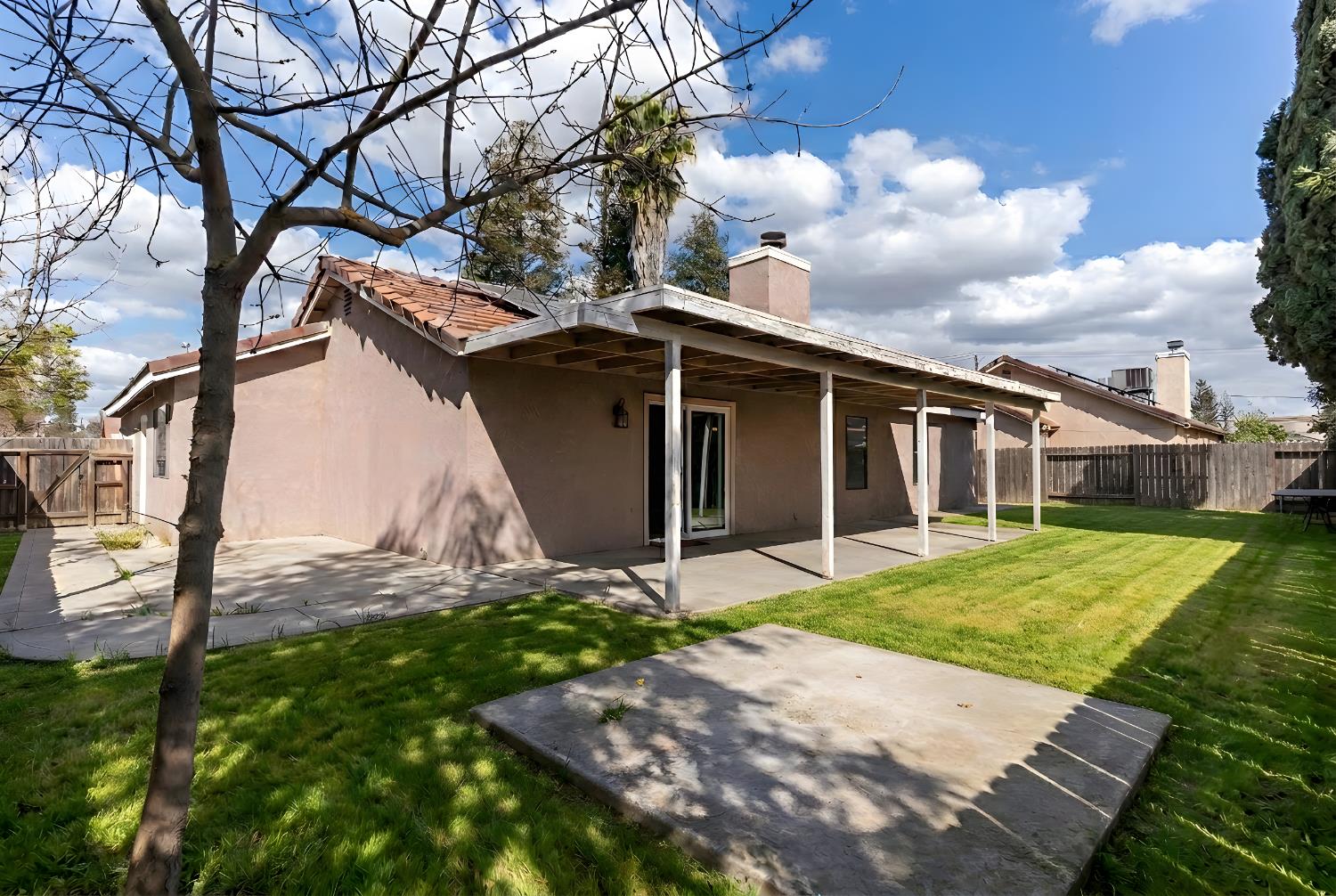 2019 Oak St, Selma, CA 93662