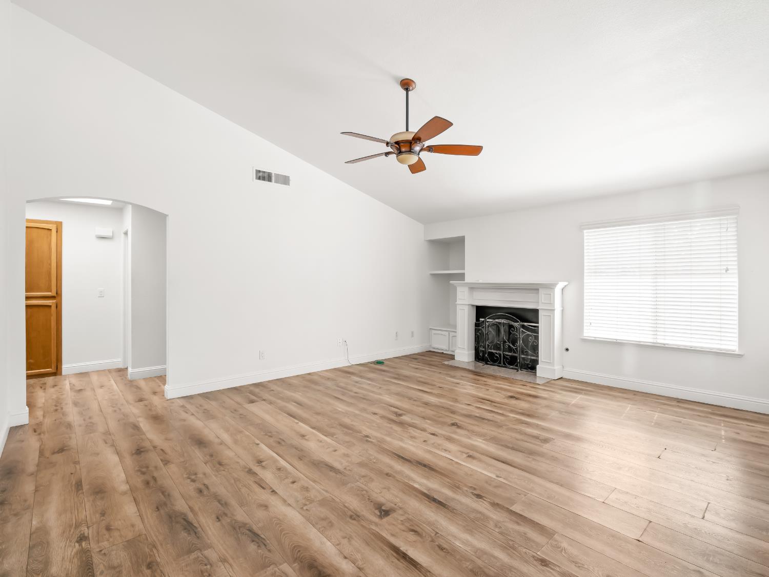 1587 E Trenton Ave, Fresno, CA 93720