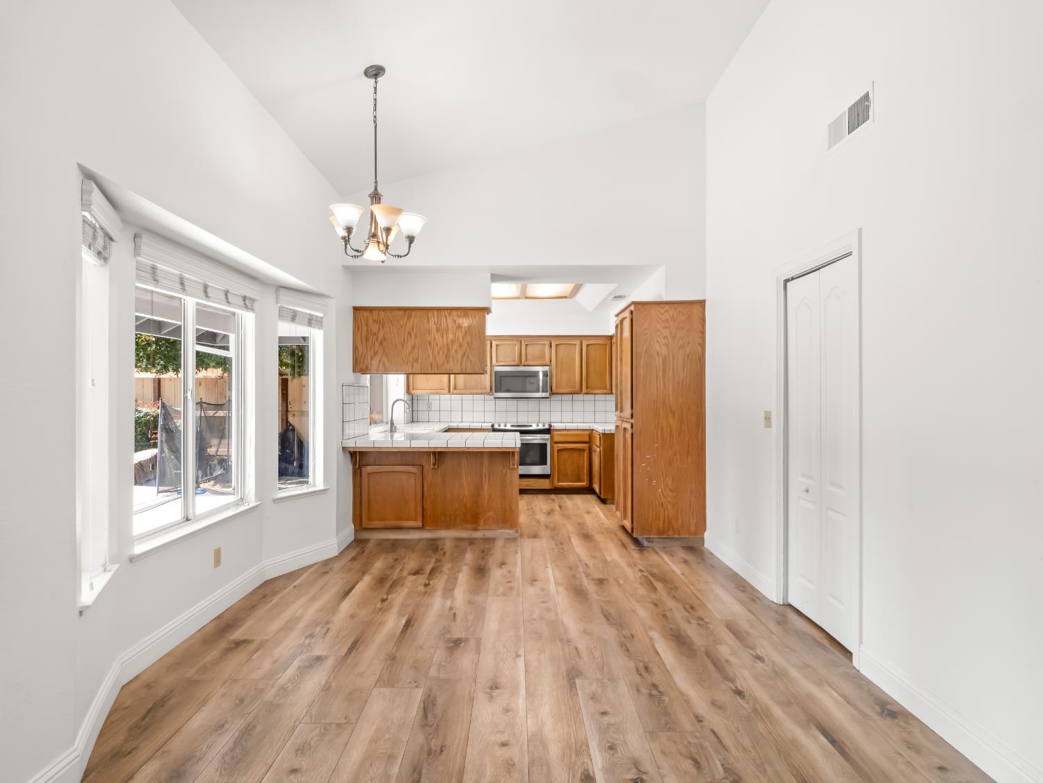 1587 E Trenton Ave, Fresno, CA 93720