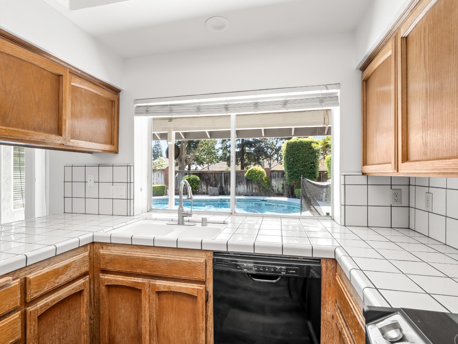 1587 E Trenton Ave, Fresno, CA 93720