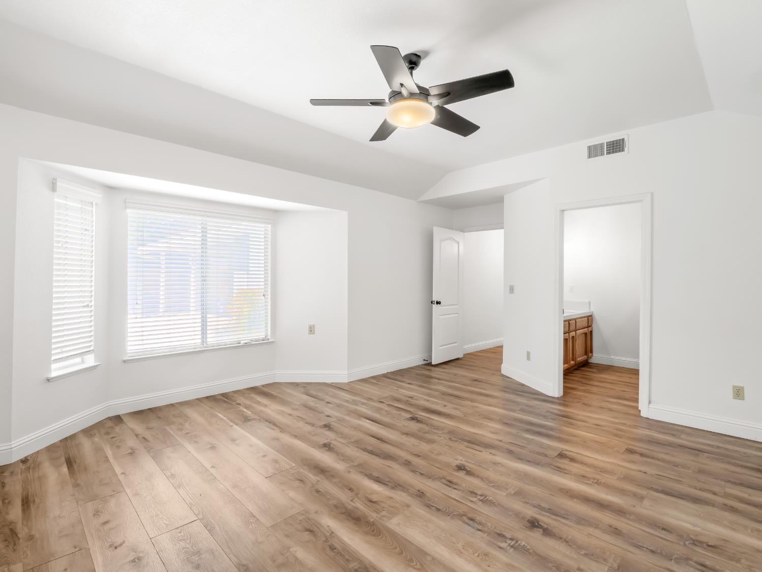 1587 E Trenton Ave, Fresno, CA 93720