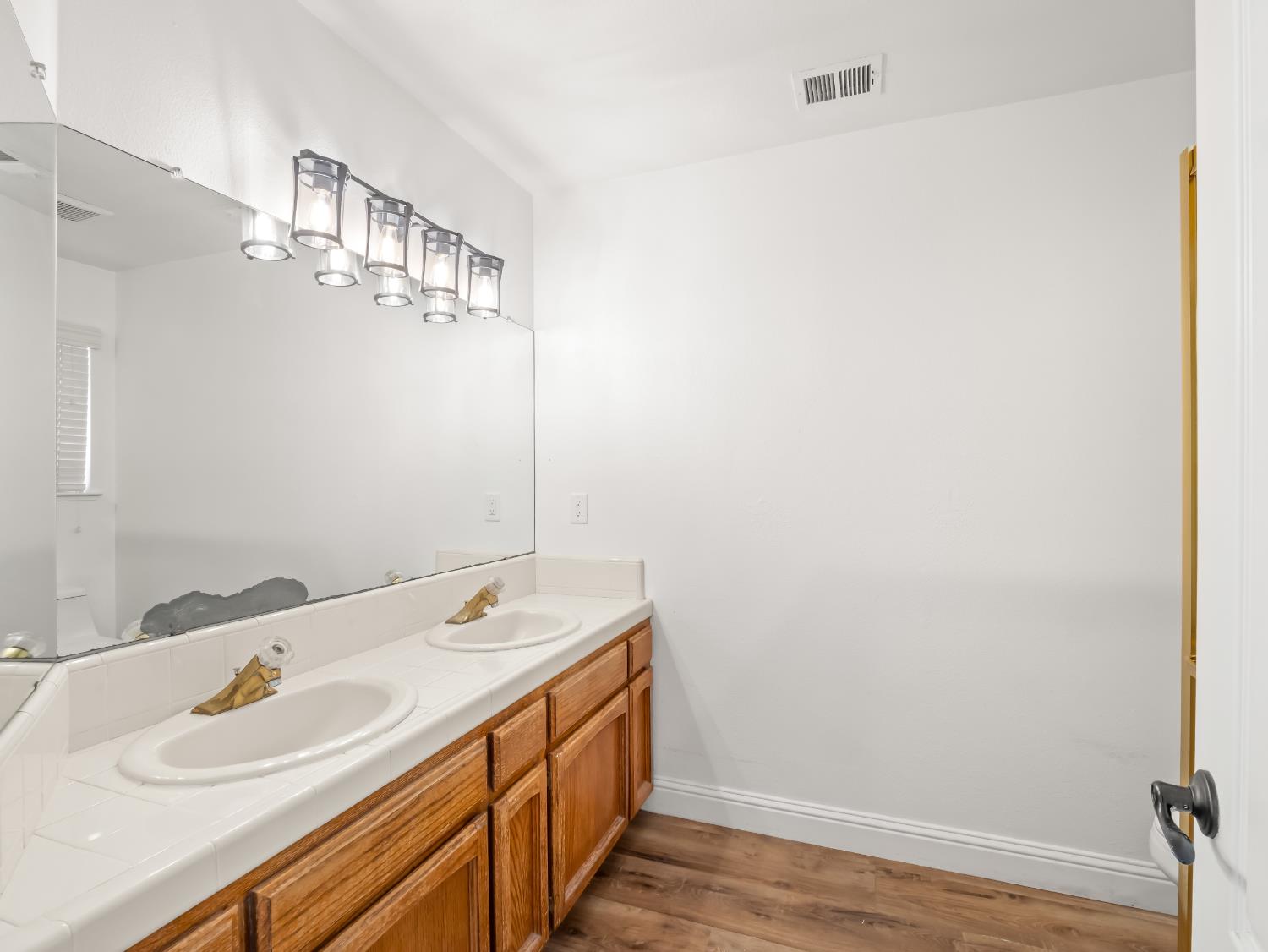 1587 E Trenton Ave, Fresno, CA 93720