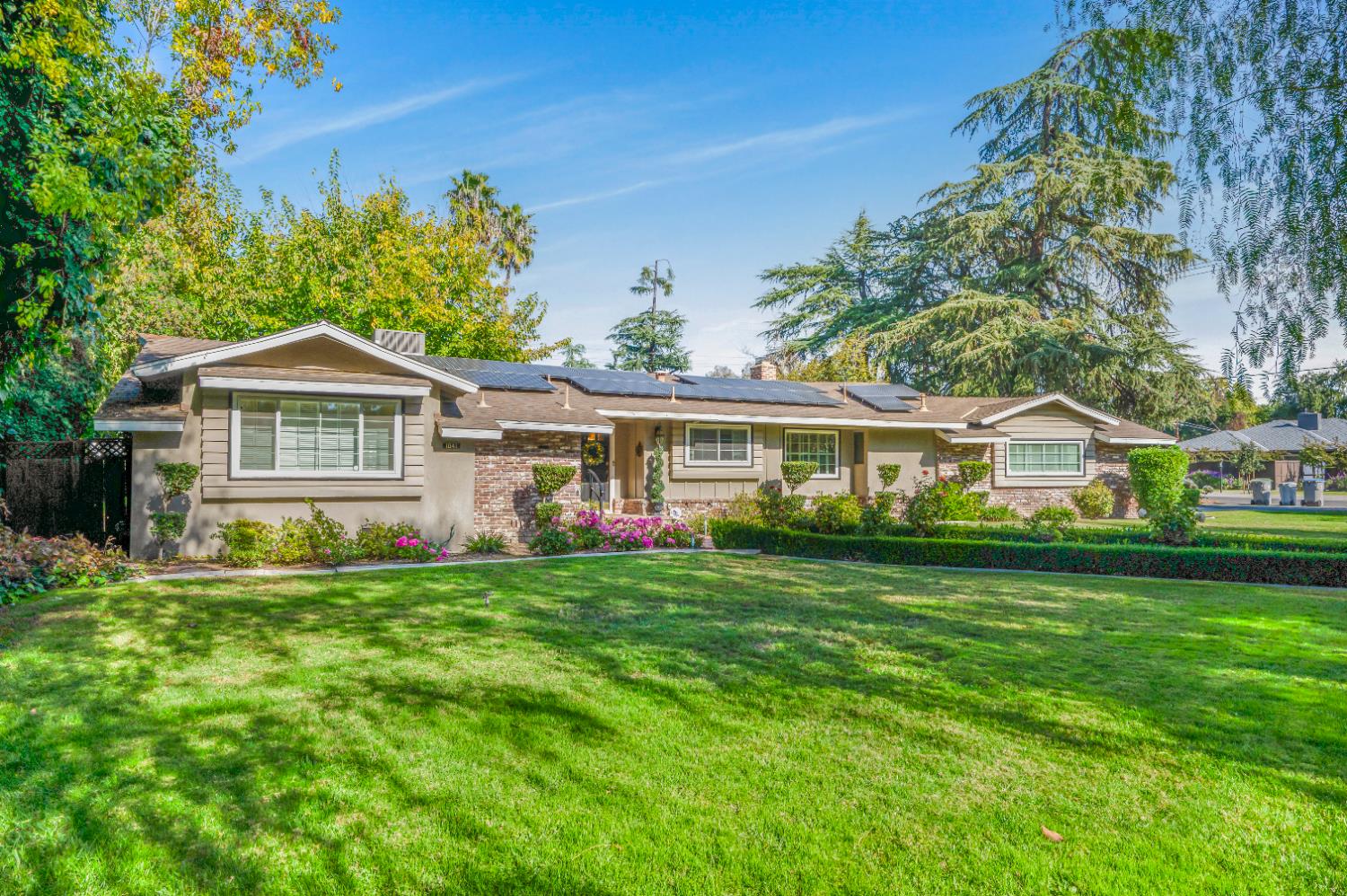 1041 E Alamos Ave, Fresno, CA 93704