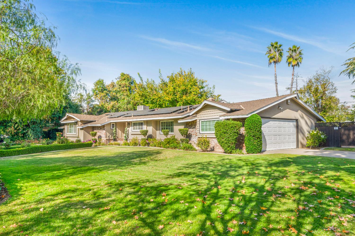 1041 E Alamos Ave, Fresno, CA 93704