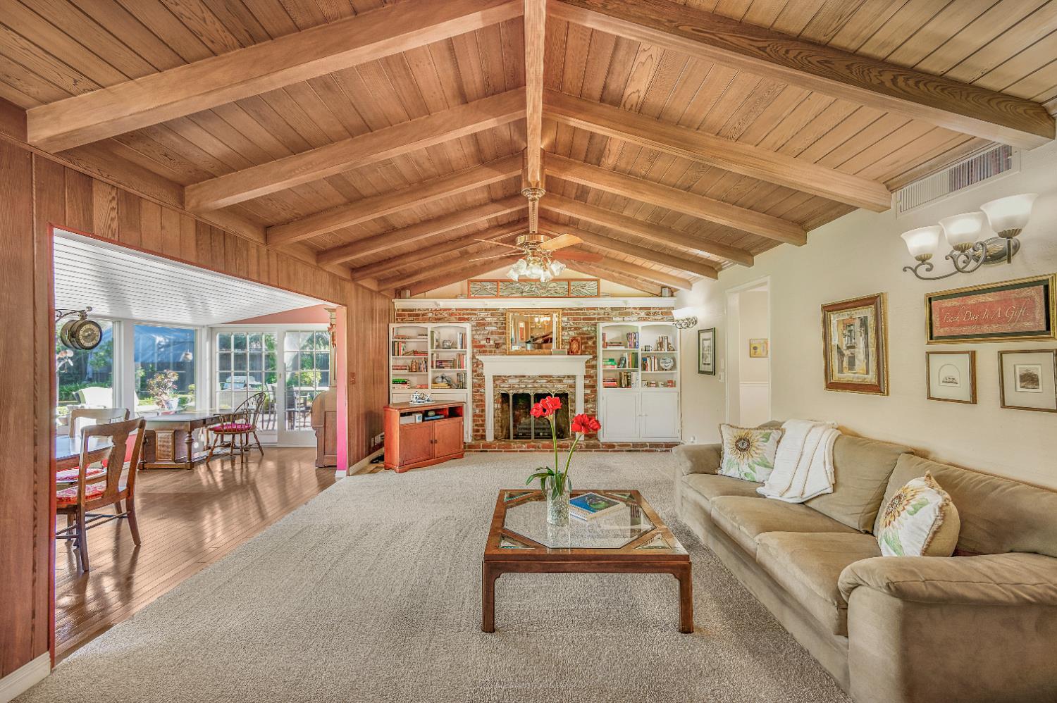 1041 E Alamos Ave, Fresno, CA 93704