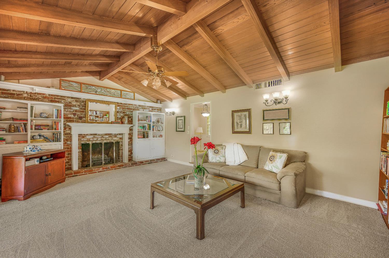 1041 E Alamos Ave, Fresno, CA 93704