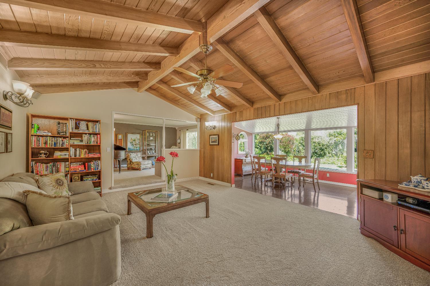 1041 E Alamos Ave, Fresno, CA 93704