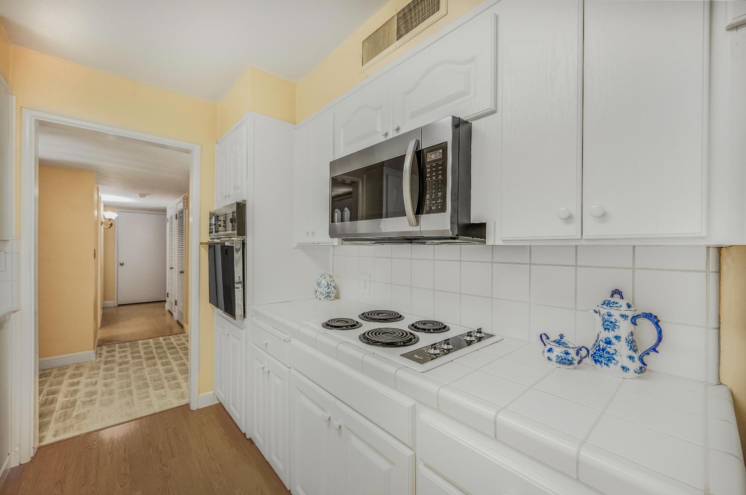 1041 E Alamos Ave, Fresno, CA 93704