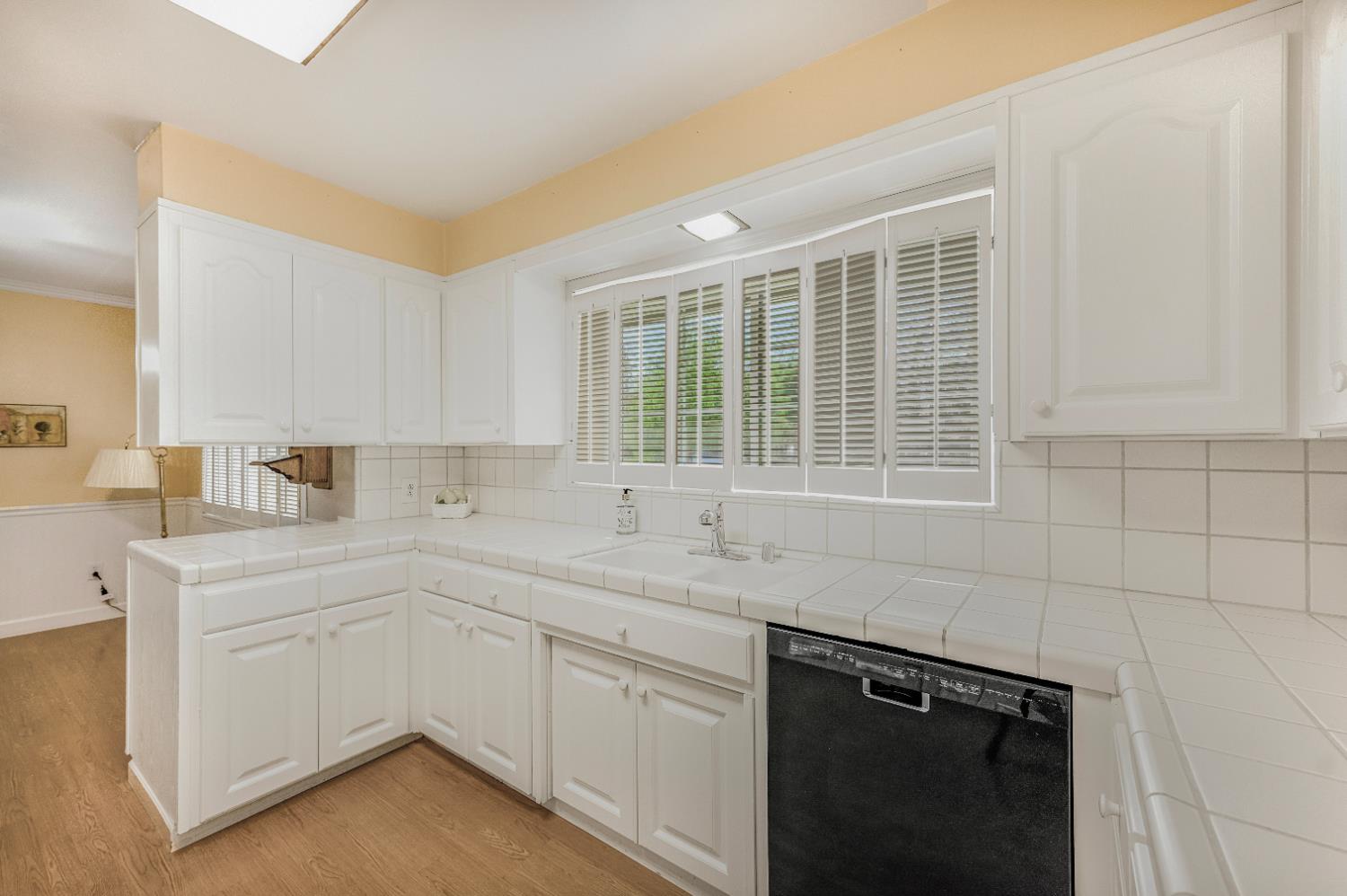 1041 E Alamos Ave, Fresno, CA 93704