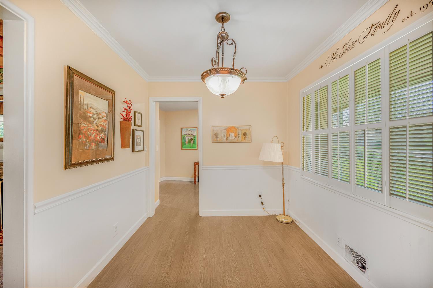 1041 E Alamos Ave, Fresno, CA 93704