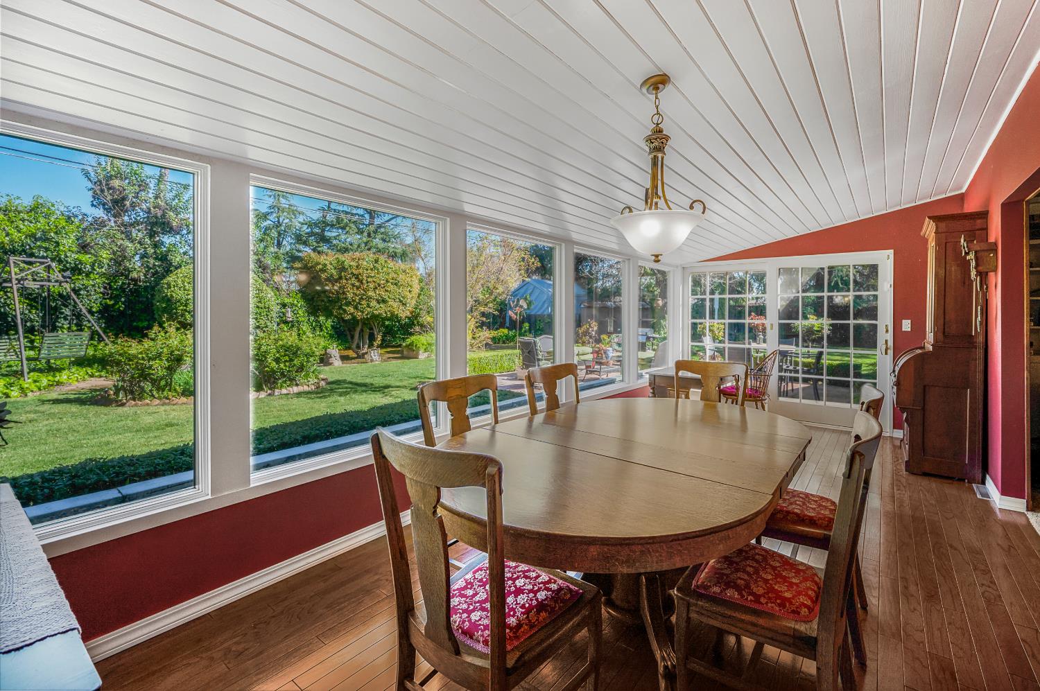 1041 E Alamos Ave, Fresno, CA 93704