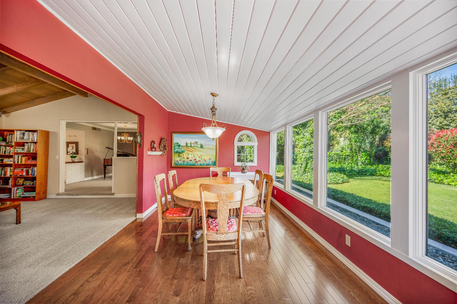 1041 E Alamos Ave, Fresno, CA 93704